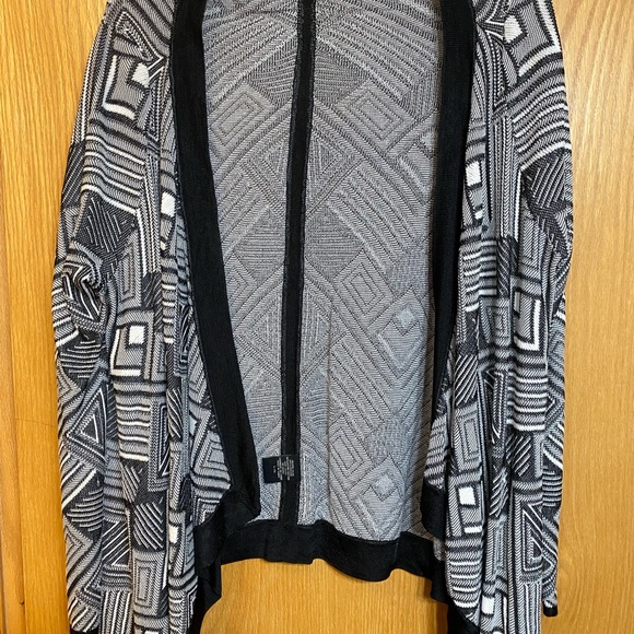 Renuar (Macy’s) geo sweater - Picture 4 of 9